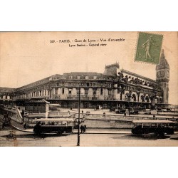 Carte postale ancienne de Paris montrant la Gare de Lyon en vue d’ensemble avec une ambiance ferroviaire d’époque.