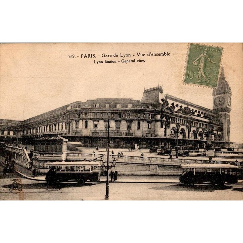 Carte postale ancienne de Paris montrant la Gare de Lyon en vue d’ensemble avec une ambiance ferroviaire d’époque.