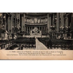 Carte postale ancienne de Paris montrant l’intérieur de l’église de la Madeleine avec une nef unique
