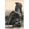 Carte postale ancienne de Paris montrant les chimères de Notre-Dame avec une vue sculpturale gothique d’époque.
