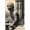 Carte postale ancienne de Paris montrant les chimères de Notre-Dame avec une vue sculpturale gothique et une ambiance d’époque.