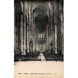 Carte postale ancienne de Paris représentant la nef de l’église Saint-Eustache avec une perspective intérieure