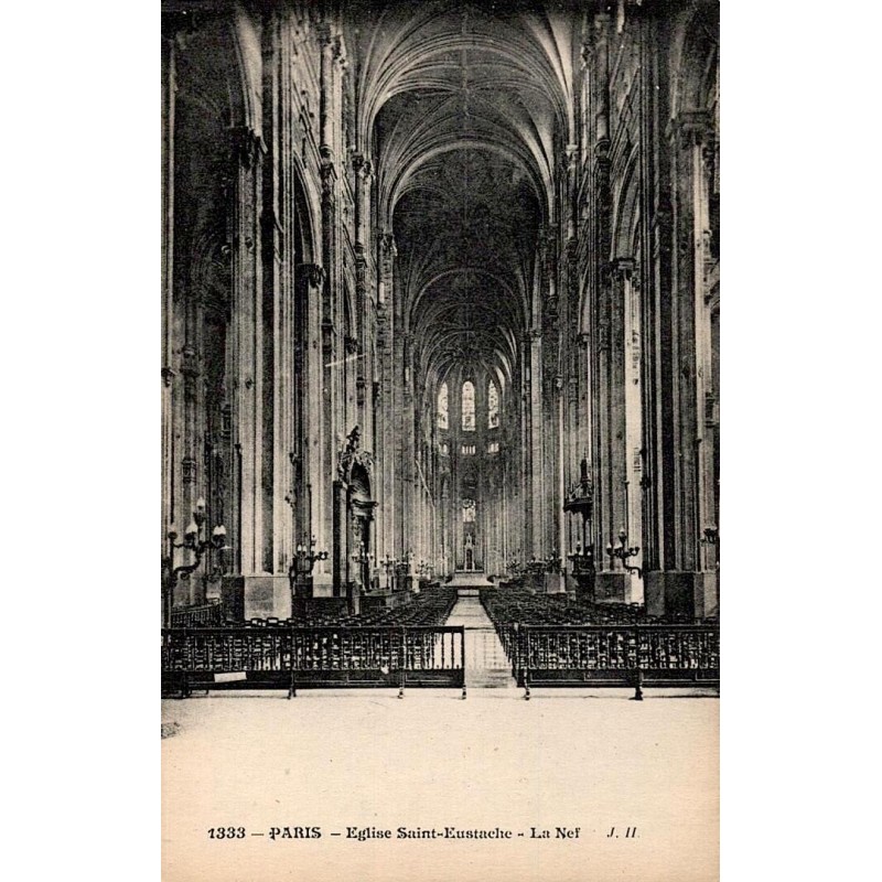 Carte postale ancienne de Paris représentant la nef de l’église Saint-Eustache avec une perspective intérieure