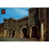 Carte postale ancienne de Meknès au Maroc représentant une vue urbaine historique durant la période du protectorat français