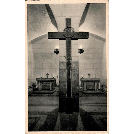 Carte postale ancienne de Paris 6e montrant l’église des Carmes et la Croix de Lacordaire