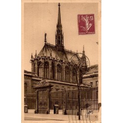Carte postale ancienne de Paris montrant la Sainte-Chapelle et la grille du Palais de Justice
