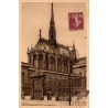 Carte postale ancienne de Paris montrant la Sainte-Chapelle et la grille du Palais de Justice