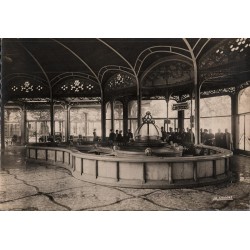 Carte postale ancienne – Vichy – Source Chomel, thermes