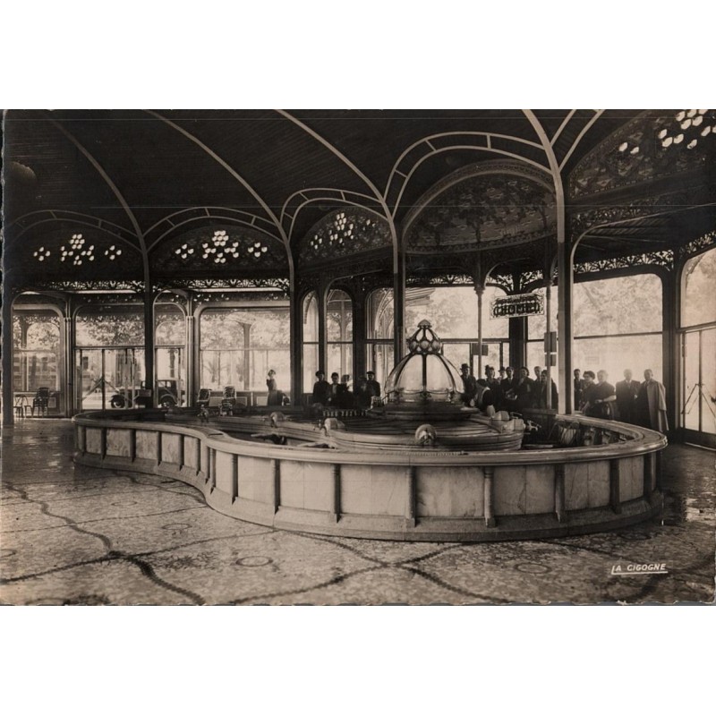 Carte postale ancienne – Vichy – Source Chomel, thermes