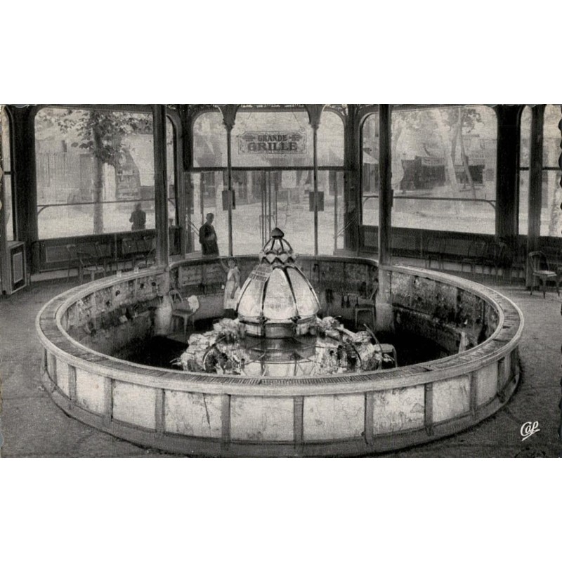 Carte postale ancienne – Vichy – Source Grande‑Grille (Allier)