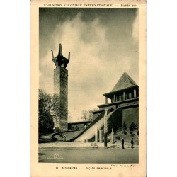 Carte postale ancienne Exposition Coloniale Paris 1931 montrant Madagascar et la façade principale du pavillon