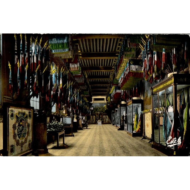 Carte postale ancienne de Paris montrant les Invalides et le Musée de l’Armée avec la Salle des Drapeaux