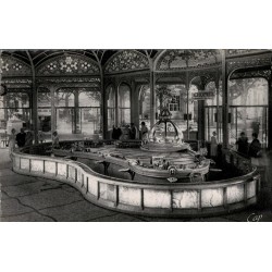 Carte postale ancienne – Vichy – Source Grande‑Grille, Hall des Sources (Allier)