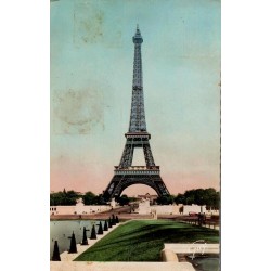 PARIS ET SES MERVEILLES - 4075 - La Tour Eiffel vue des jardins de Chaillot