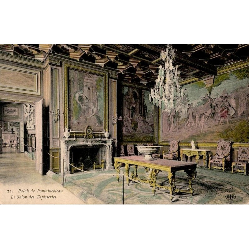 Carte postale ancienne du Palais de Fontainebleau montrant le Salon des Tapisseries et son décor intérieur