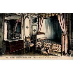 Carte postale ancienne du Palais de Fontainebleau montrant la chambre à coucher de Madame de Maintenon