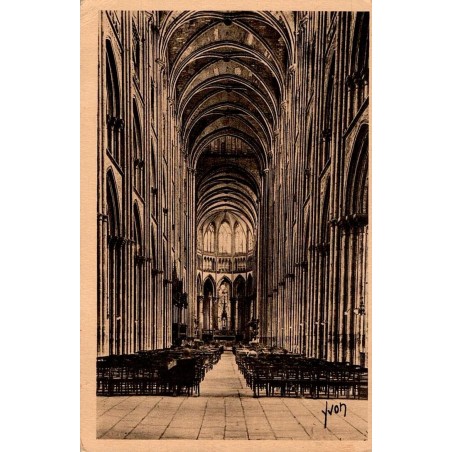 Carte postale ancienne de Rouen montrant l’intérieur de la cathédrale dans une perspective de nef