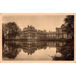 LA DOUCE FRANCE - 3 - FONTAINEBLEAU - Le Palais - Façade sur l'Etang aux Carpes