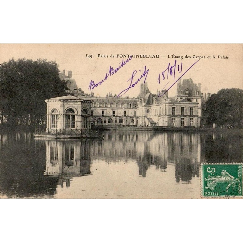 Carte postale ancienne Fontainebleau – L’Étang des Carpes et le Palais