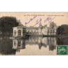 Carte postale ancienne Fontainebleau – L’Étang des Carpes et le Palais