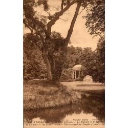 233 VERSAILLES - Le Petit Trianon - Le Ruisseau et le Temple
