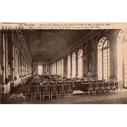 141 - VERSAILLES - Galerie des Glaces où fut signé le Traité de Paix le 28 juin 1919