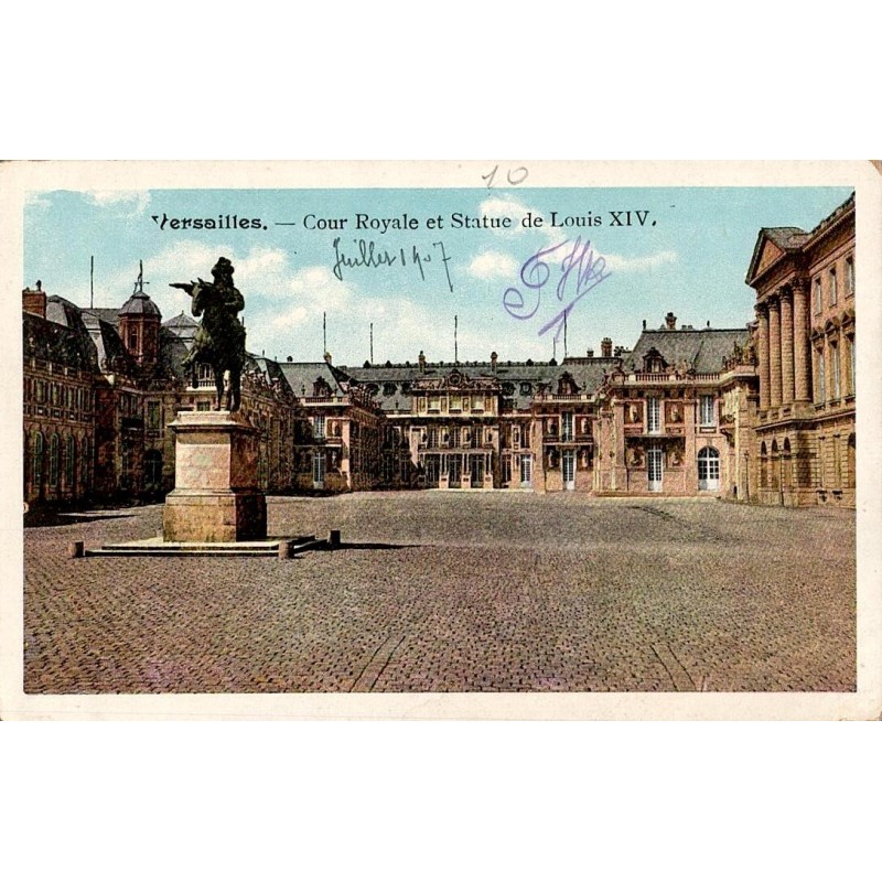 VERSAILLES - Cour Royale et Statue de Louis XIV