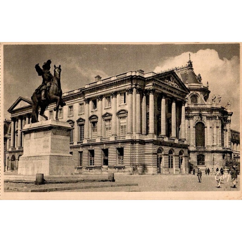 VERSAILLES ET SES MERVEILLES -  Le Château - Statue de Louis XIV - 0103