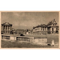 Carte postale ancienne Versailles – Cour des Ministres et façade principale