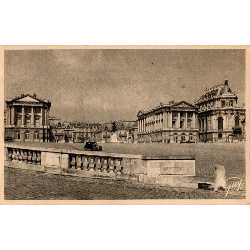 Carte postale ancienne Versailles – Cour des Ministres et façade principale