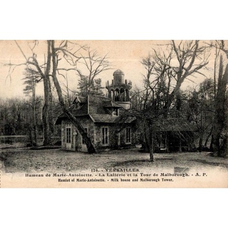 126 - VERSAILLES - Hameau de Marie Antoinette - La Laiterie et la tour de Malborough - A. P.