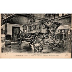 Carte postale ancienne Versailles voiture du sacre Petit Trianon