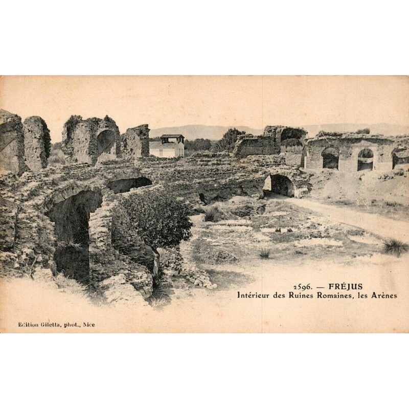 2596 - FREJUS - Intérieur des Ruines Romaines, les Arènes
