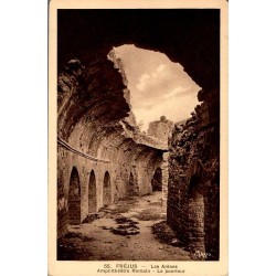 Carte postale ancienne Fréjus arènes amphithéâtre romain pourtour