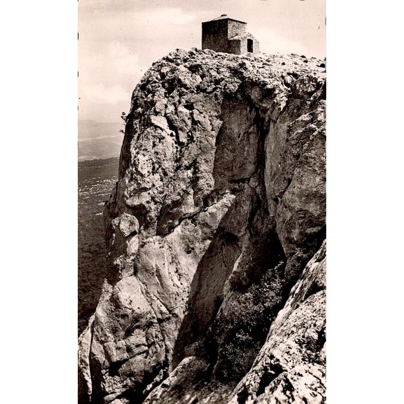 8009 - La Sainte Baume (Var) - Apic du Saint Pilon et la Chapelle