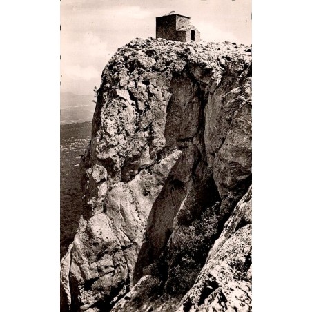 8009 - La Sainte Baume (Var) - Apic du Saint Pilon et la Chapelle