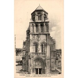 Poitiers (Vienne) - L'église Sainte Radegonde - Clocher Roman