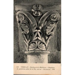 218 - VEZELAY - Basilique de la Madeleine - Chapiteau du quatrième pilier de la nef côté est, ornements -- ND