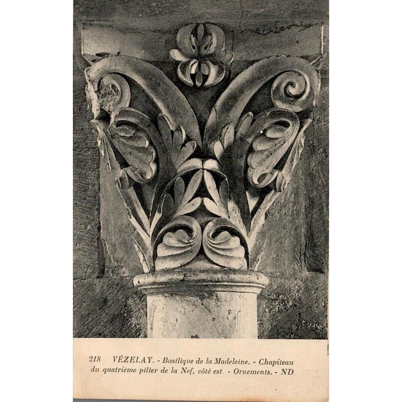 218 - VEZELAY - Basilique de la Madeleine - Chapiteau du quatrième pilier de la nef côté est, ornements -- ND