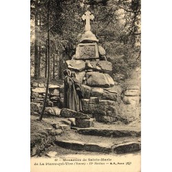 Carte postale ancienne Pierre qui Vire 11e station monastère