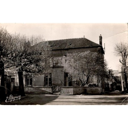 CPSM Gron Yonne mairie école village