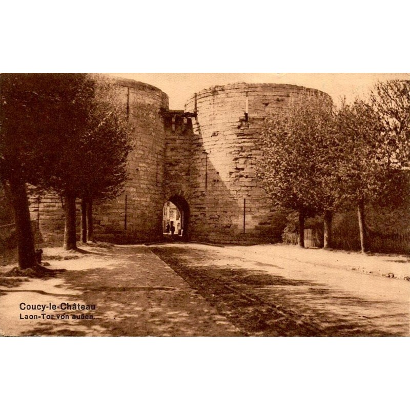 Carte postale ancienne Coucy le Château tour fortification Aisne