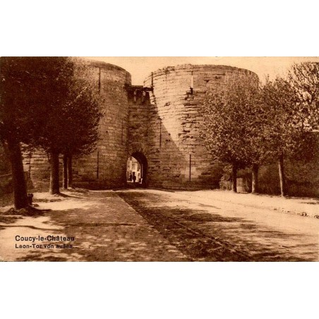 Carte postale ancienne Coucy le Château tour fortification Aisne
