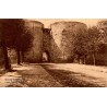 Carte postale ancienne Coucy le Château tour fortification Aisne
