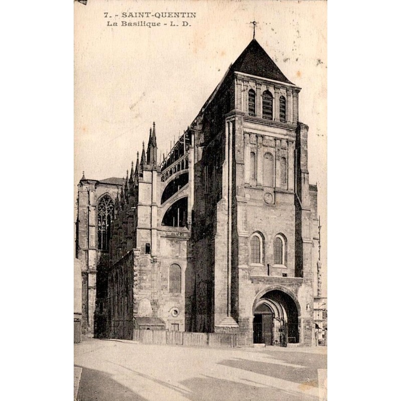 Carte postale ancienne Saint Quentin basilique monument religieux Aisne