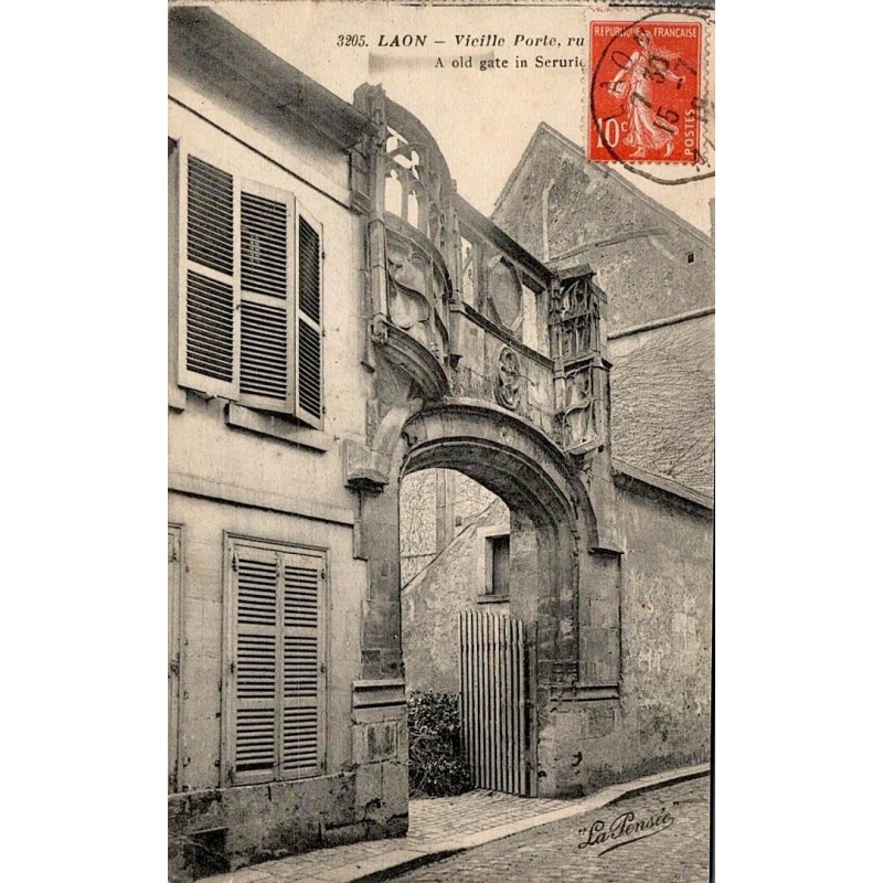 Carte postale ancienne Laon vieille porte rue du Serrurier Aisne