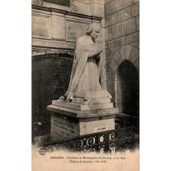 Carte postale ancienne Soissons tombeau Monseigneur de Simony évêque Aisne