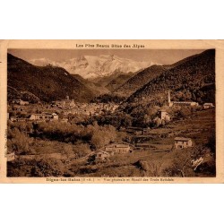 Carte postale ancienne Digne les Bains vue générale massif des Trois Evêchés