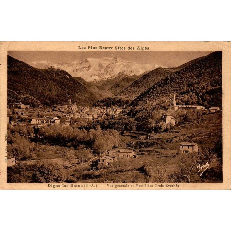 Carte postale ancienne Digne les Bains vue générale massif des Trois Evêchés