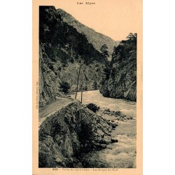 Carte postale ancienne Queyras gorges du Guil vallée